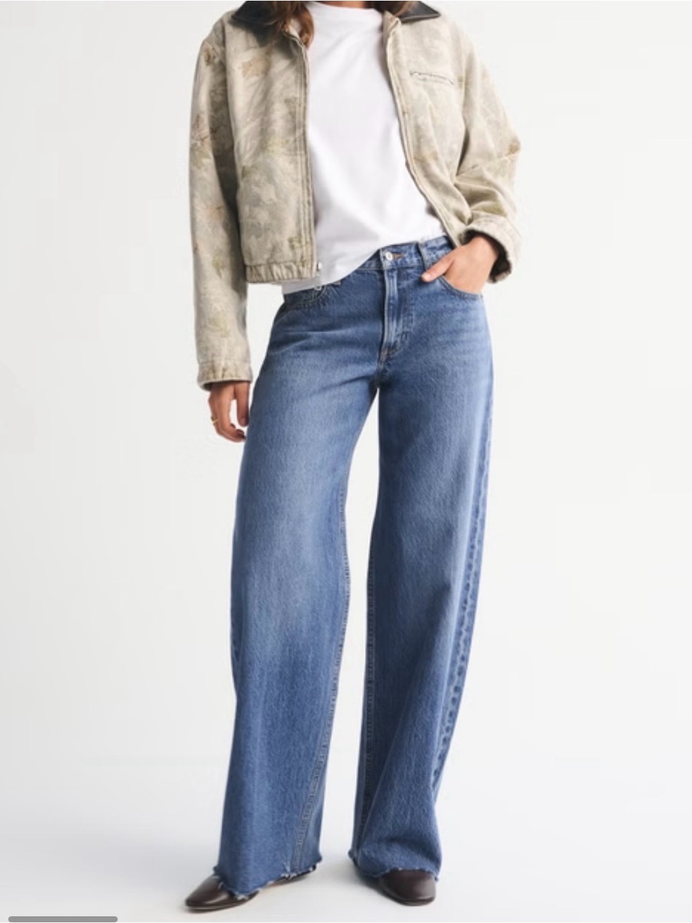 Abercrombie & Fitch High-Rise Wide Leg Jeans in Medium Blue